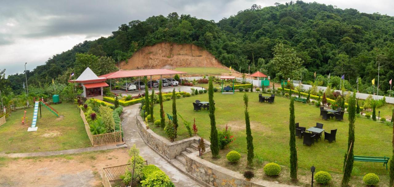 La Vue Resort Kāziranga Kültér fotó