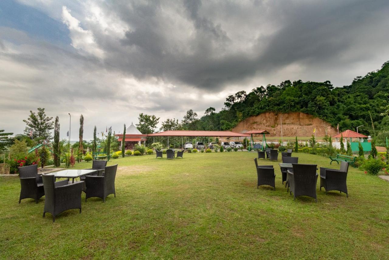La Vue Resort Kāziranga Kültér fotó